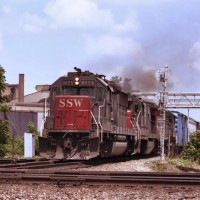 SSW GP60 9628 rolls through Kansas City.