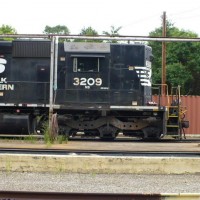 Local Trains at Oyama Yard NS Highhood 3209 at Oyama Yard in Hickory, NC