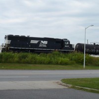 Local Trains at Oyama Yard NS SD60 switching out Hickory Springs Mtg.