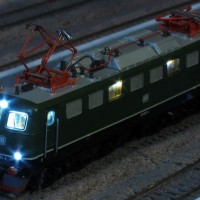 N-Scale Roco BR-150 with cab lights