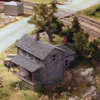 Old house near railroad crossing ... some people in Turtle Field Thougth that it could be haunted ...

N-scale layout