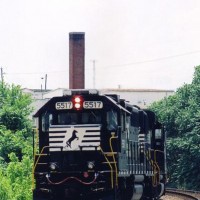 NS Local mixed freight GP38-2