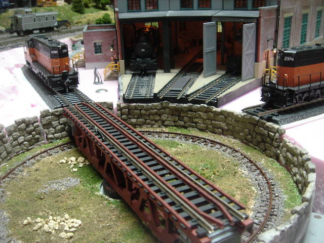 Retaining wall for plastic and Crew Rail h0 