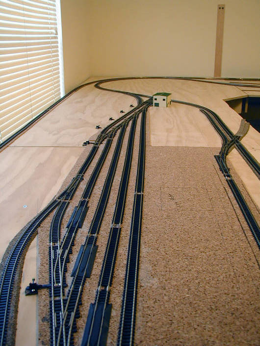 Atlas Model Railroad Co. - Wide aisles vs narrow shelf layouts
