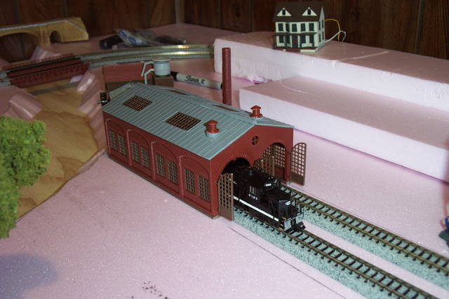 Atlas Model Railroad Co. - Bachmann's Two Stall Engine House? Or any?