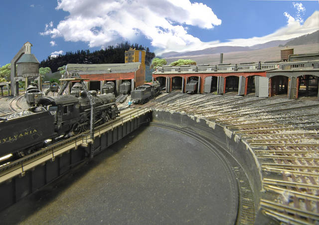 Model Railroad Co. - Walthers 130 foot turntable; anyone not like the