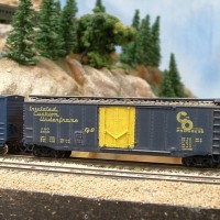 Bachmann_50_custom_yellow_door_boxcar