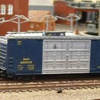 Bachmann_caboose_ConCor_85_boxcar