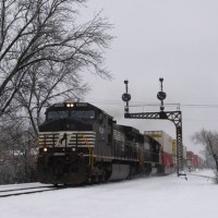 NS9329 Northbound stacks Wyoming OH 1-29-09