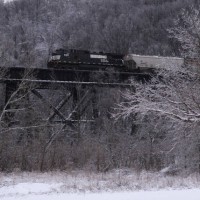 NS9357 pushing on unit grain train, Devou trestle, Ludlow KY, 1-30-09