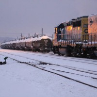 CSX6936 & road slug 2247 ease into Ivorydale Yard 1-29-09