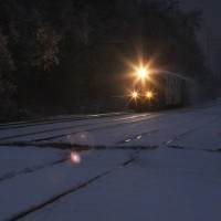 CSX6936 leads a cut of juice train cars into Ivorydale Yard, 1-29-09