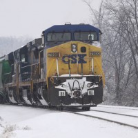 CSX7900 Southbound waiting for green, Wyoming OH, 1-29-09