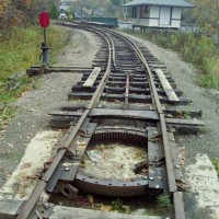 Engine turntable