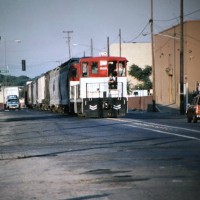 MET 605 creeps down B Street, Modesto, CA,  at first light, 7-23-98