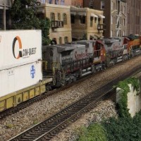 BNSF Stack Train Climbs the grade on the Flyover_BNSF BenZach Sub