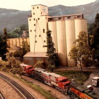 BNSF Stack Train on the Low Line_BNSF BenZach Sub
