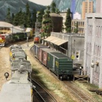 UP and BNSF trains meet in the BNSF BenZach Sub