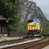 CSX 330 heads around the curve.