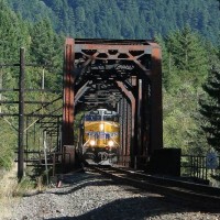 UP 7901 Crosses the Willamette River near Hampton