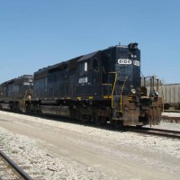 "sunny-side" view of WAMX SD40 4106