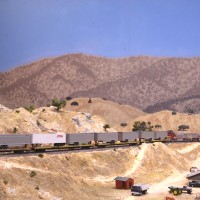 ATSF 199 train w/ UPS trailers at Walong n scale 2-18-2012