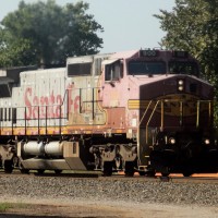 BNSF Dash-8s Still on the Mainline