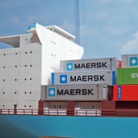 N Scale Container Ship & Crane