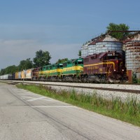 LIRC 2004 leads LIRC C122 on a southbound manifest train in Scottsburg, IN