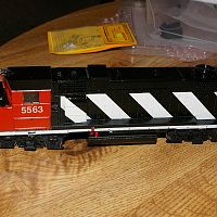 IMGP12987_GP38-2W_Striped
