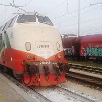 D220 049