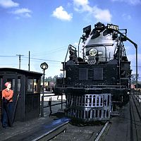 Img_4007-turntable-woman