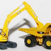 TomyTec Komatsu PC 300 DM Cat 770