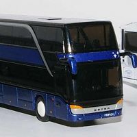 Iconic Replicas MCI D4505 Bus Models with Lemke Double-deck Bus