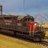 SP 7377 comes to a stop at the head of an eastbound freight.