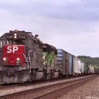 SP GP40 7103 leads a BN west bound through Brice Prairie WI.