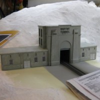 Intake vents / windows / doors & lettering installed > ready for some weathering above the tunnel mouth