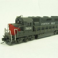 Cotton Belt GP40 #7601. Added just a very few details since this is being sold.