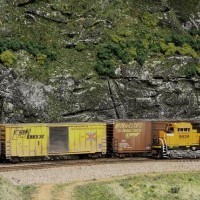 SD70MAC passing on the siding - BNSF BenZach Sub