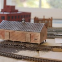 Storage shed, nice and weathered (from the pure cream color from Walthers)
