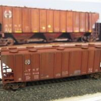 ExactRail AT&SF 3 Bay Hopper - weathered & MT#905's body mounted