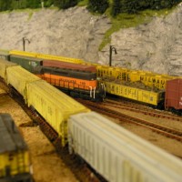 And the Avery Yardmaster is really busy. In the foreground, a Grain Empties Extra East has to be routed through the yard, because mailine and siding are occupied, the former by another Grain Extra, the latter by #202, which will get SD40 #148 as a helper. Of course, the placement of #148 is against the rules, but this is a stress situation.