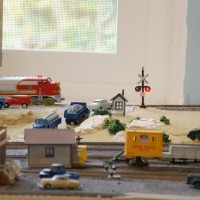 The El Capitan, approaching a grade crossing with working signals