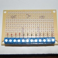 Board with resistors to connect up the signal heads