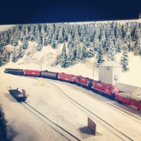 One of dispatcher Len Thompson's favorite tricks to get pushers down the mountain is to cut them in behind the power of other trains. 

Here pusher set 8608 is cut in behind the four untis of train X8602E at Farron summit to get them to Castlegar to help train 89 up the hill.

Photo by Rene Gourley, the engineer of X8602 using a "1977" photo setting on his smart phoen camera.