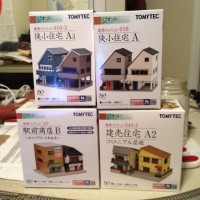 I got these few structure kits from Japan. Well, three are kits, the two small shops are assembled.