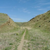 Looking east again, thru a cut