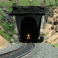 BNSF 7009's headlights inside Mullan Tunnel