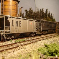 Penn Central Passing LNE Covered hopper 18123