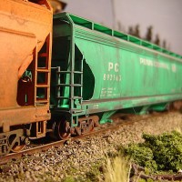 Penn Central Passing PC covered hopper 892163
